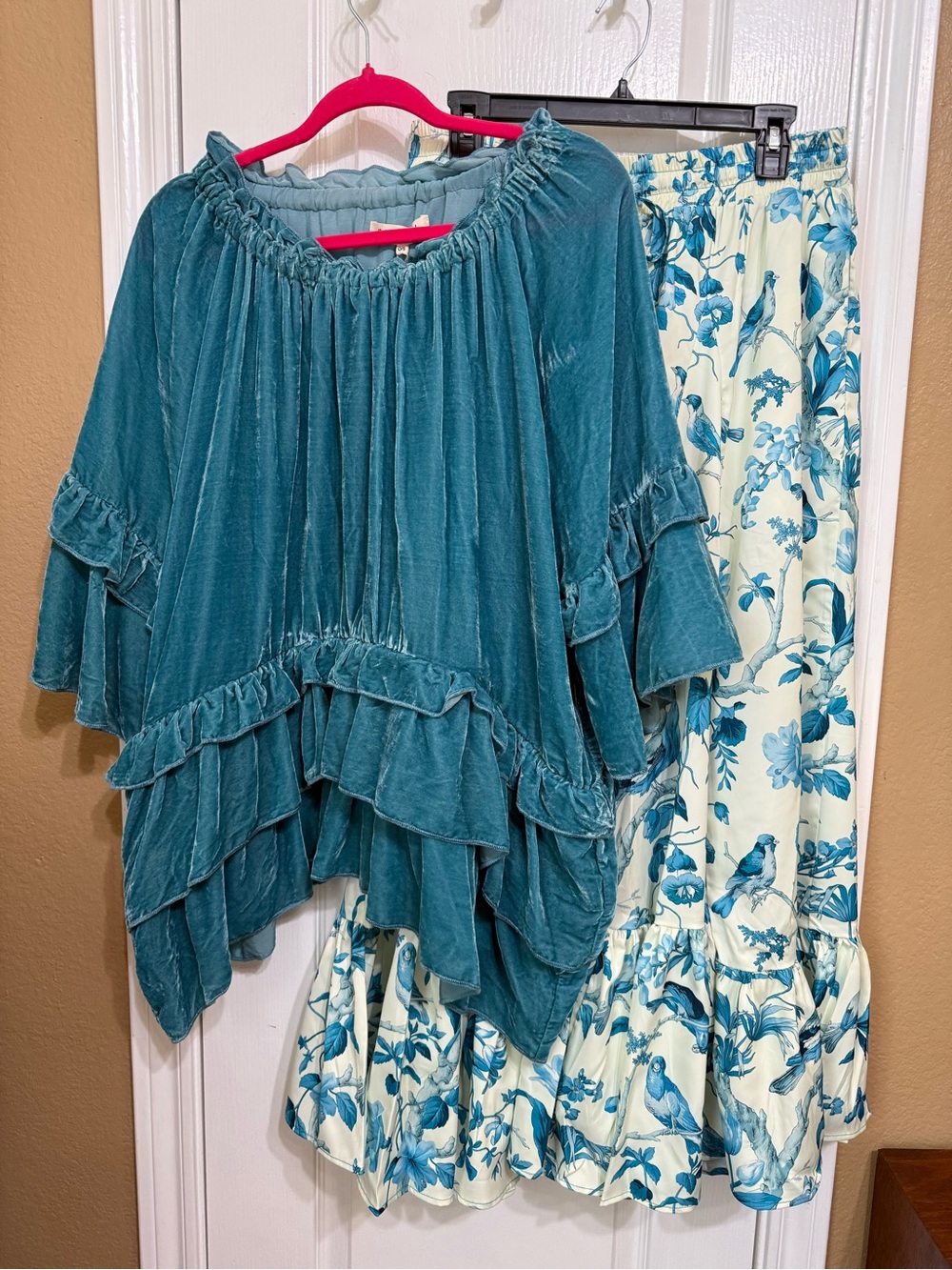 H245 NWT A Rare Bird OS Set Teal Blue Boho Velvet Top Floral Bird Wide Leg Pants - Picture 2 of 16
